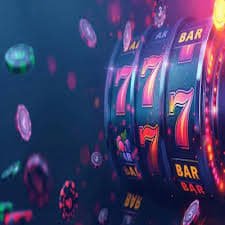 Myanmar ကစားသမားများ 681 slot ကတ်ဂိမ်း Poker Baccarat ကစားနေသည်